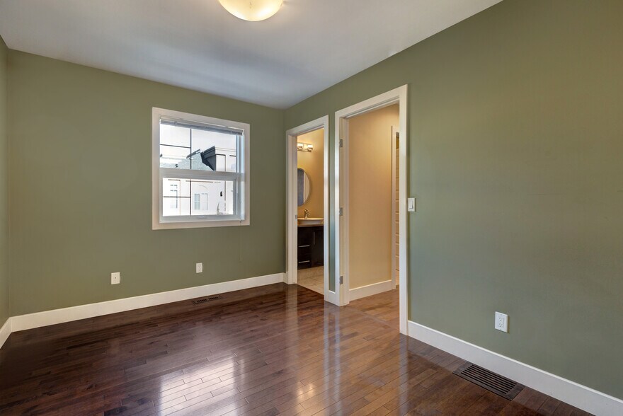 More Photos Of 1812 14A St SW, Calgary Office Residential For Sale