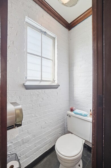 More Photos Of 1703 Dale Rd, Cincinnati Public Library For Sale