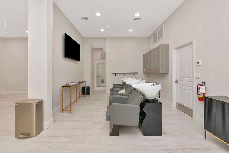 More Photos Of 1345 2nd St, Sarasota Office Residential For Sale