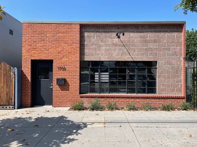 Primary Photo Of 1732 Victory Blvd, Glendale Loft Creative Space For Lease