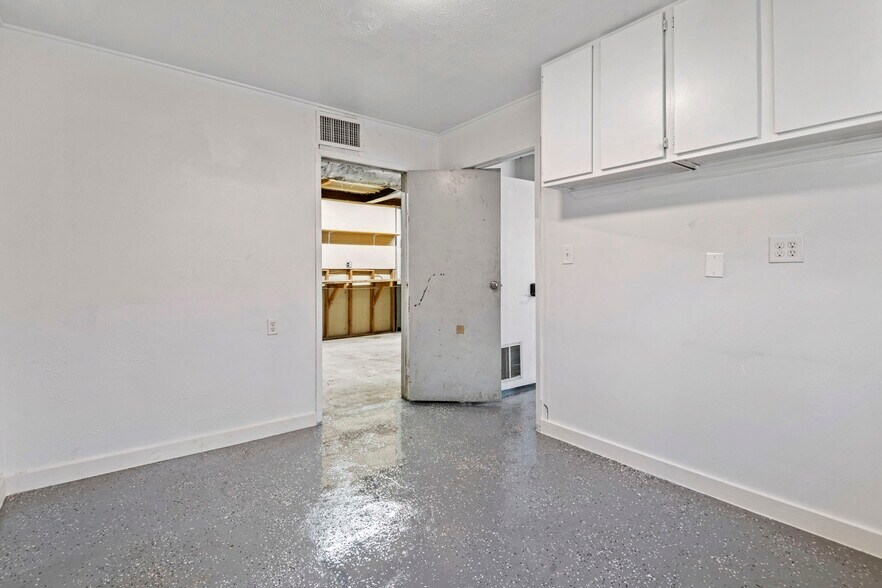 More Photos Of 25232 Hardin Store Rd, Magnolia Manufacturing For Lease