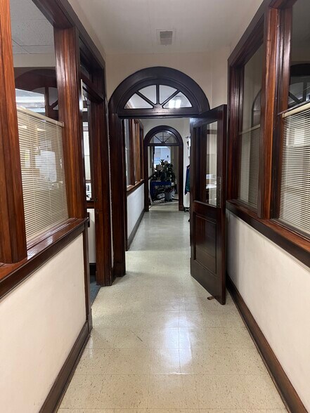 More Photos Of 740 8th Ave, Huntington Warehouse For Lease
