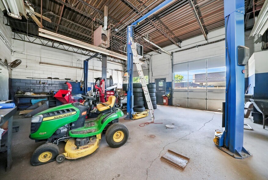 More Photos Of 108 S Batavia Ave, Batavia Auto Repair For Sale