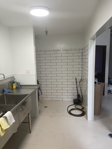 More Photos Of 2624-2626 Lavery Ct, Newbury Park Unknown For Lease