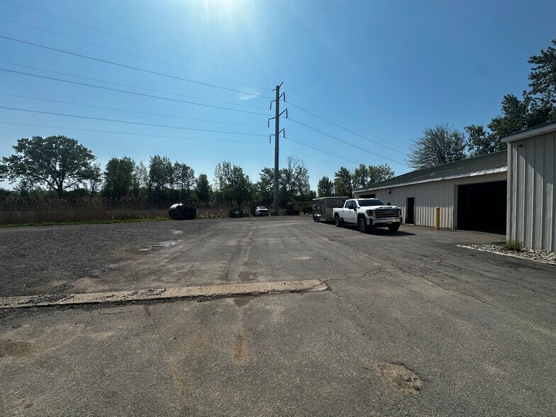 More Photos Of 7704 Maltlage Dr, Bayberry Flex For Sale