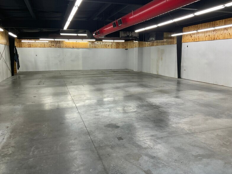 More Photos Of 1031 Appleton Rd, Menasha Industrial For Lease