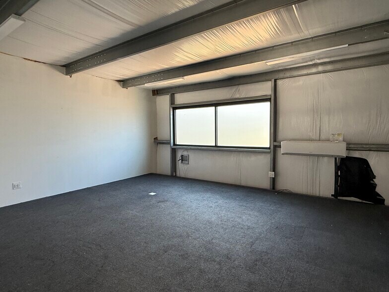 More Photos Of 1040 Park Ct, Greensboro Warehouse For Sale
