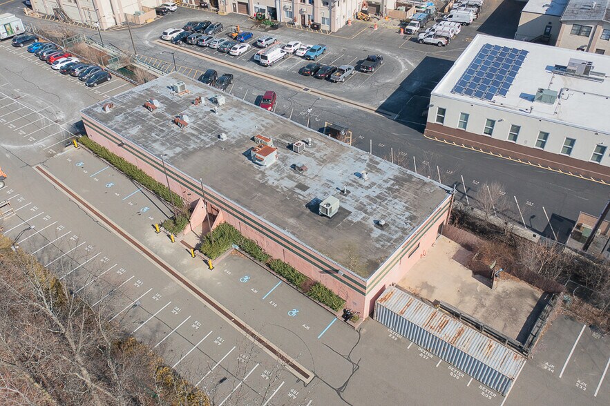 More Photos Of 12 E Dexter Plz, Pearl River Warehouse For Lease