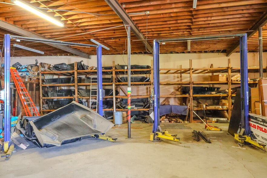 More Photos Of 2712 Owen Dr, Fayetteville Flex For Lease