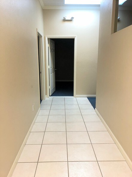 More Photos Of 3459 Pine Ridge Rd, Naples Office For Lease
