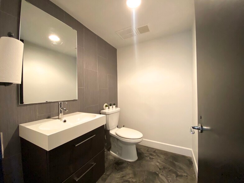 More Photos Of 4331 N 12th St, Phoenix Office Residential For Lease