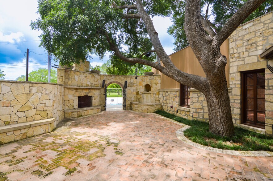 More Photos Of 302 S Main St, Boerne Land For Sale
