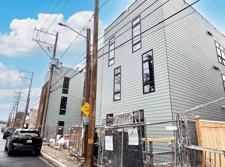 More Photos Of 1825 Kendall St NE, Washington Apartments For Sale