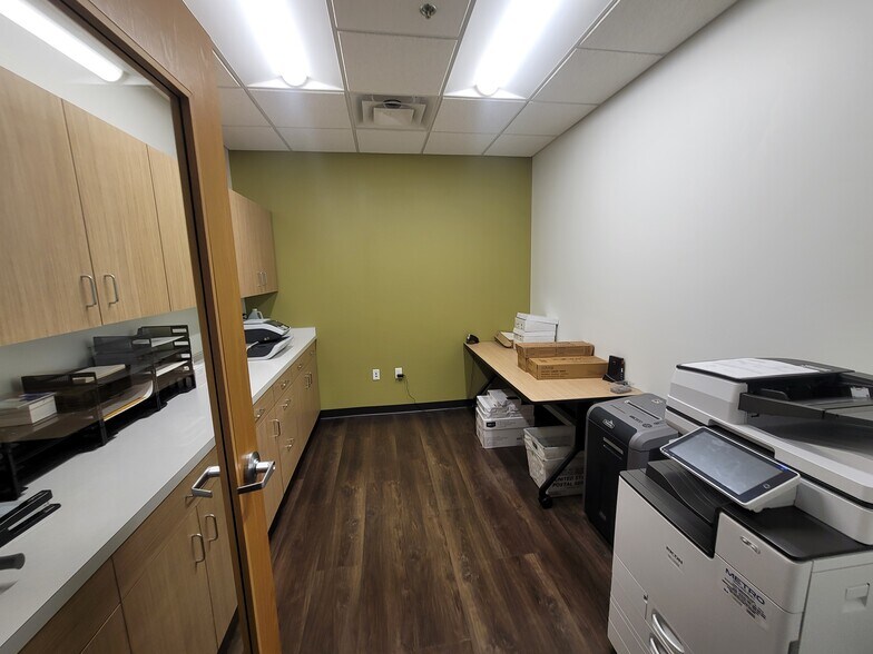 More Photos Of 3131 Halvor Ln, Superior Light Distribution For Lease