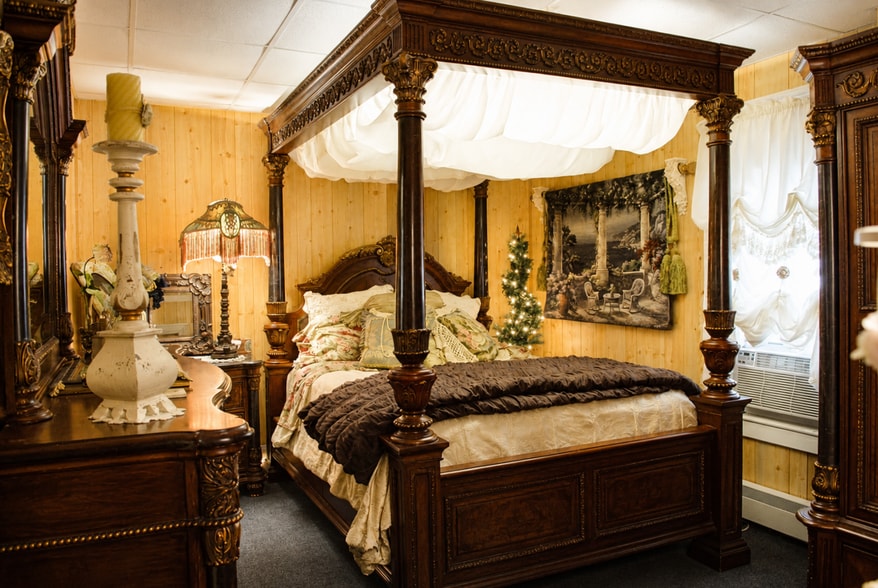More Photos Of 15 West St, Lake George Hospitality For Sale