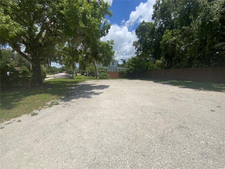 More Photos Of 606 E Oak St, Arcadia Hospitality For Sale