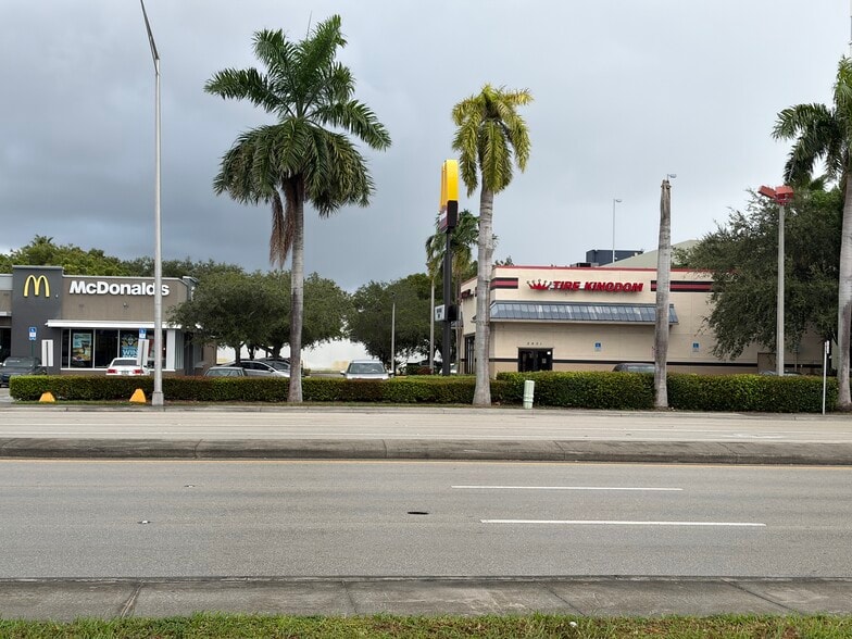 Primary Photo Of 2421 NW 87th Ave, Doral Auto Repair For Sale