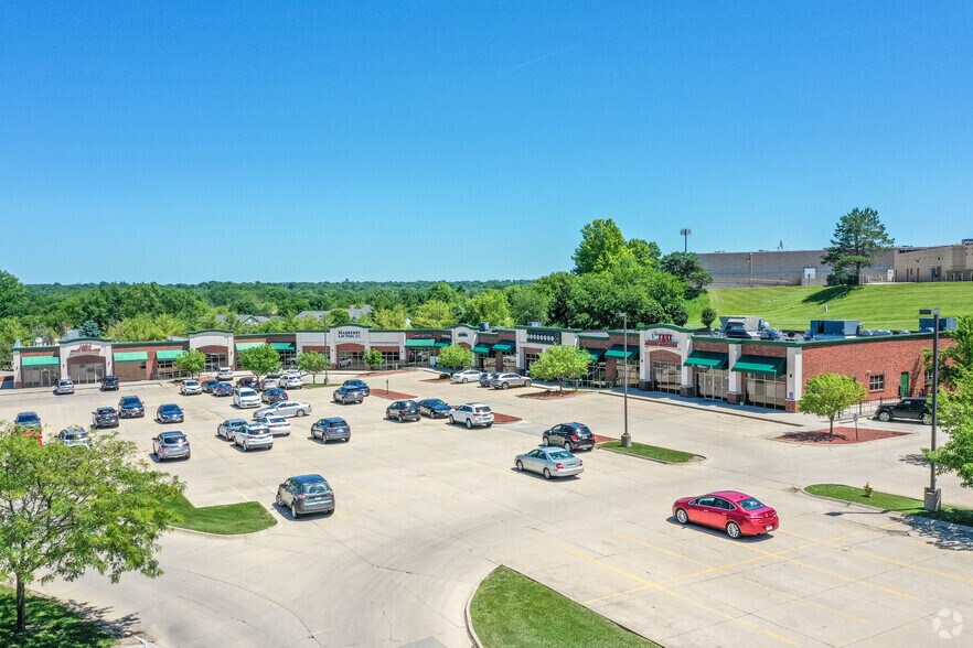 More Photos Of 2839 86th St, Urbandale Unknown For Lease