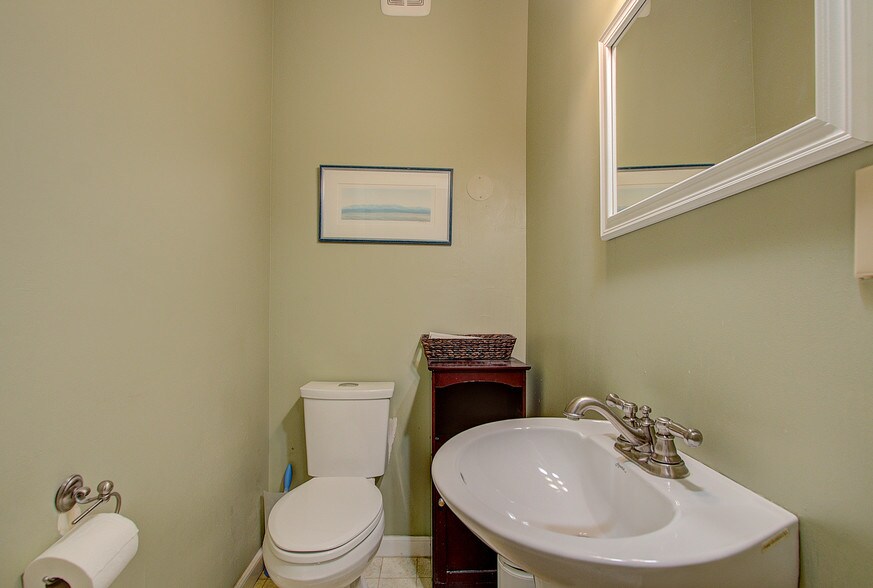 More Photos Of 1601 Vine St, Denver Office For Sale