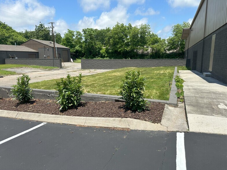 More Photos Of 5911 Echo Dr, Knoxville Warehouse For Lease
