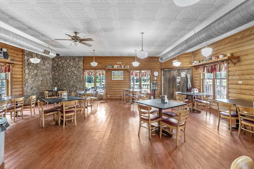 More Photos Of 1499 N Meridian Rd, Peck Restaurant For Sale