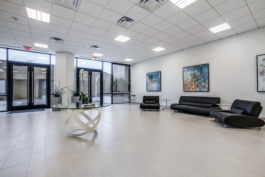 More Photos Of 3100 McKinnon St, Dallas Office For Lease