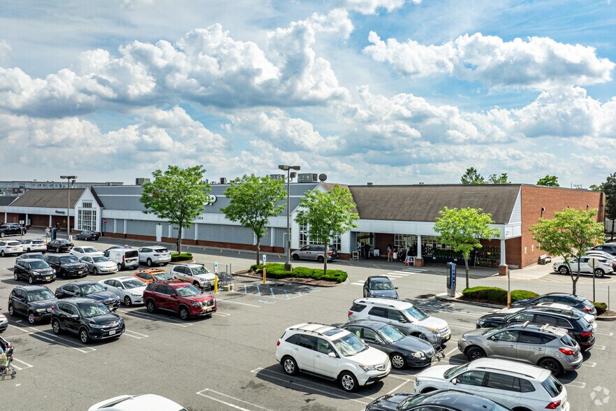 More Photos Of 8-10 Franklin St, Bloomfield Freestanding For Lease