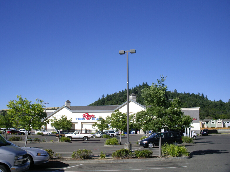 Primary Photo Of 1105-1129 S Cloverdale Blvd, Cloverdale General Retail For Lease