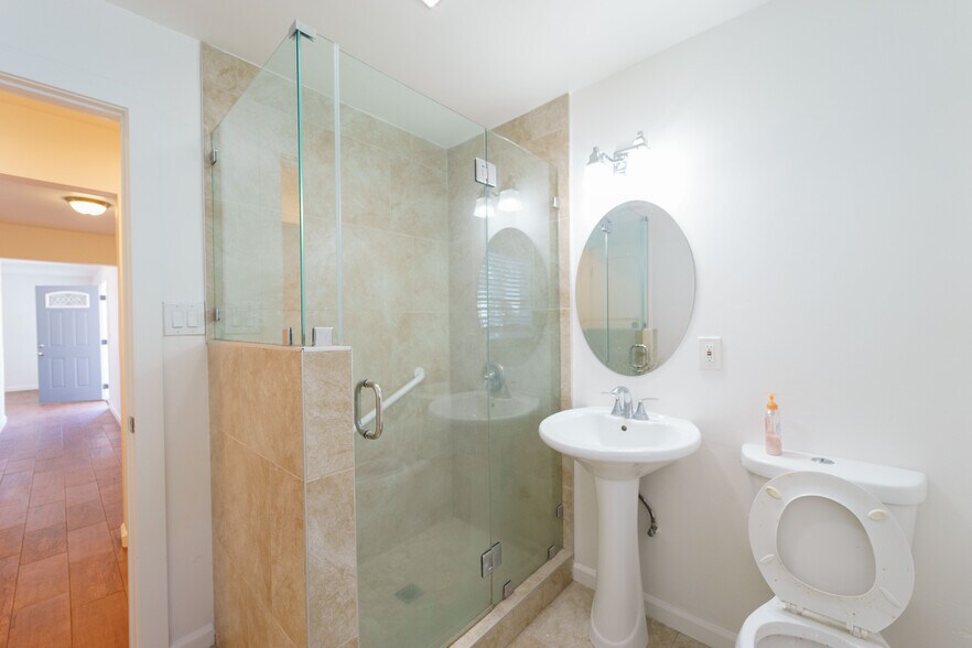 More Photos Of 562-564 11th St, Imperial Beach Apartments For Sale