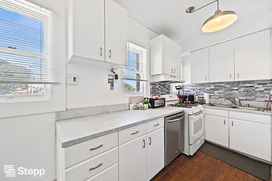 More Photos Of 120 Westminster Ave, Venice Apartments For Sale