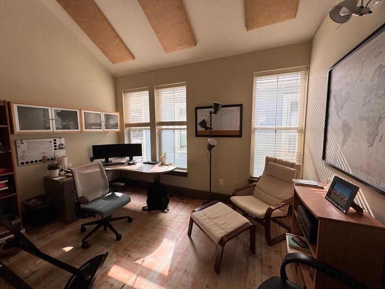 More Photos Of 14 Palmetto Way, Bluffton Office For Sale