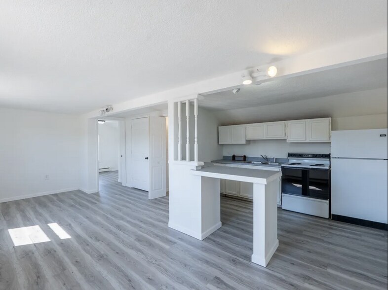 More Photos Of 1201 S Park Ave, Herrin Office For Sale