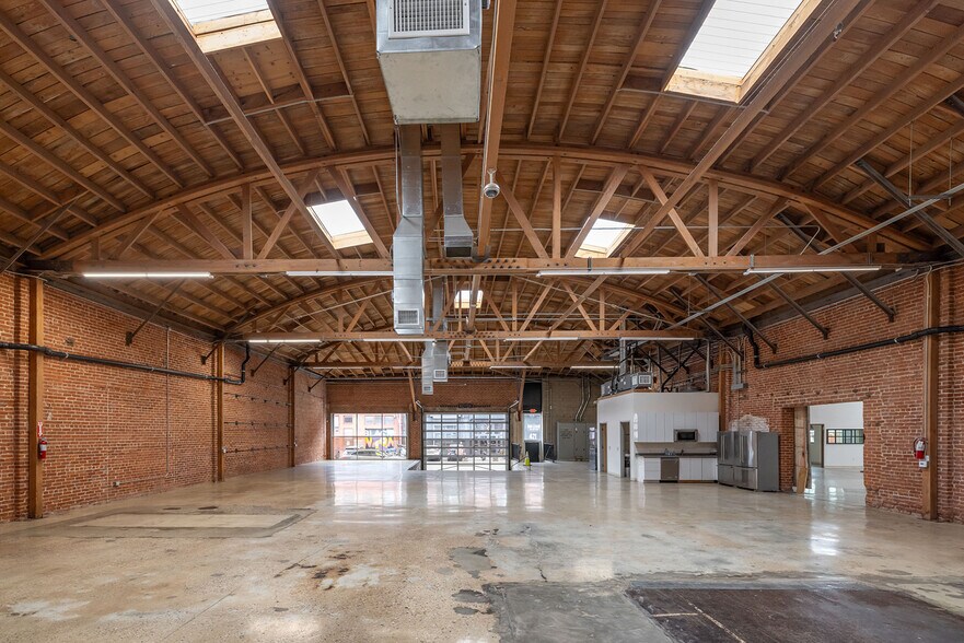 More Photos Of 428-436 Colyton St, Los Angeles Warehouse For Lease