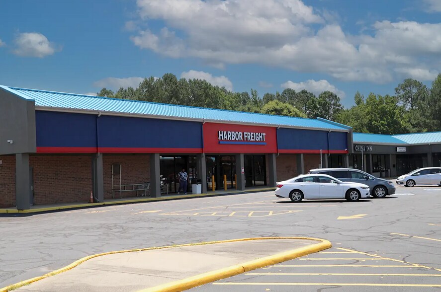 More Photos Of 245 Chatham Sq, Siler City Unknown For Lease
