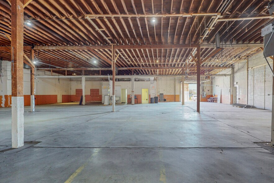 More Photos Of 1823 Commercial St NE, Albuquerque Warehouse For Sale