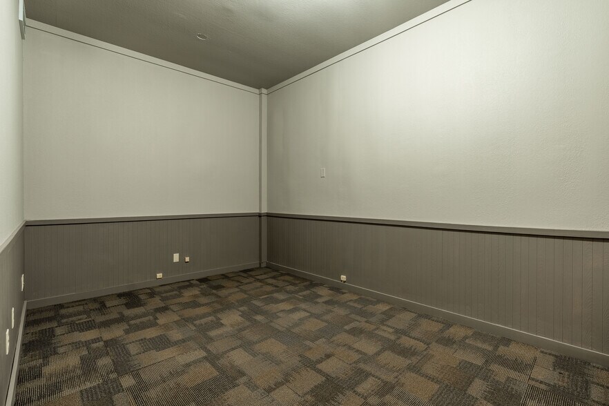 More Photos Of 140 W Main St, Winneconne Loft Creative Space For Lease