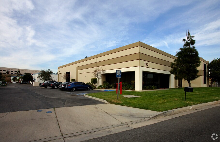 More Photos Of 1931 Sampson Ave, Corona Warehouse For Lease