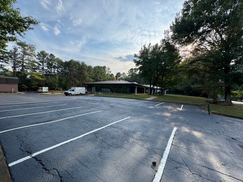 More Photos Of 5000 McGinnis Ferry Rd, Alpharetta Light Distribution For Sale