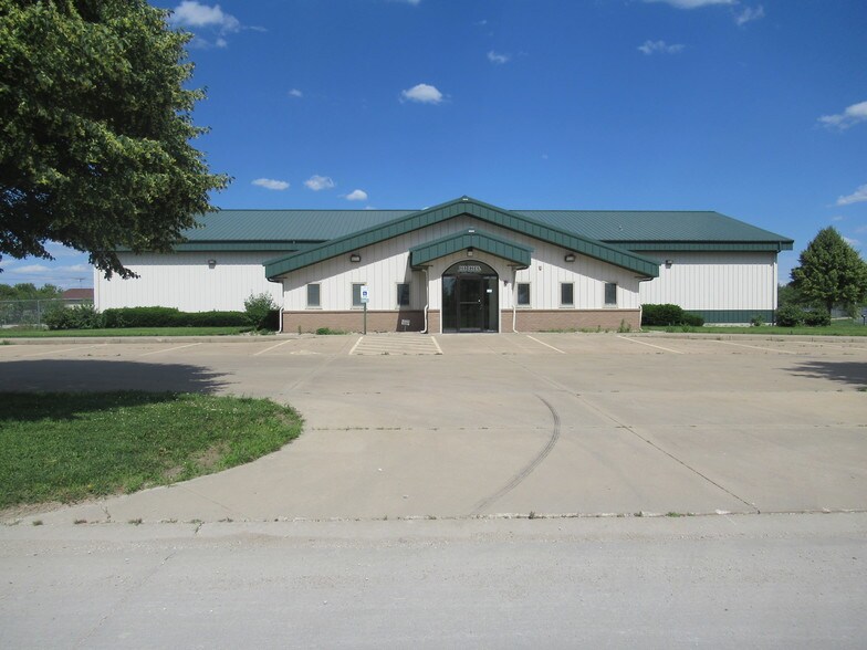 More Photos Of 3105 Great Northern, Springfield Warehouse For Sale