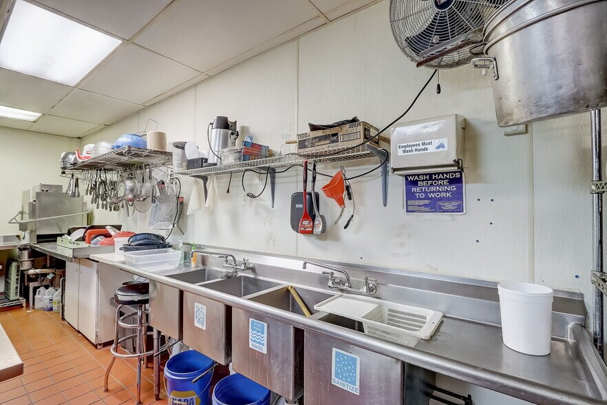 More Photos Of 711 W Racine St, Jefferson Restaurant For Sale