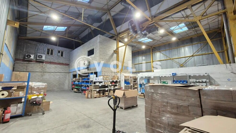 More Photos Of 11 Rue De La Mare Blanche, Noisiel Flex For Lease
