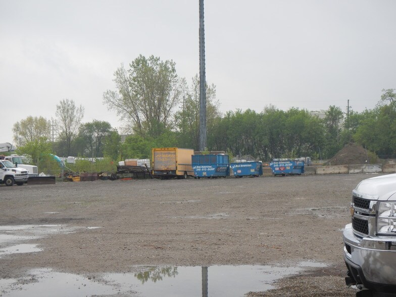 More Photos Of 2300 Edinburgh Rd, Waterford Industrial For Sale