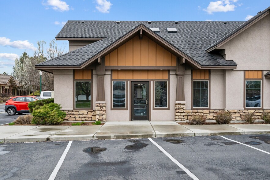 More Photos Of 1093 E Iron Eagle Dr, Eagle Medical For Lease