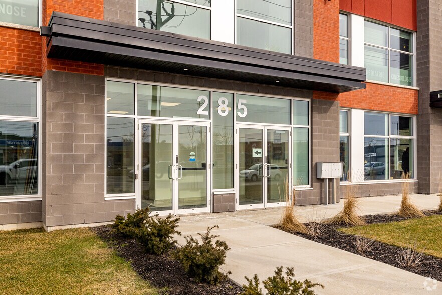 More Photos Of 285 Boul Saint-Luc, St-Jean-sur-Richelieu Storefront Retail Office For Lease