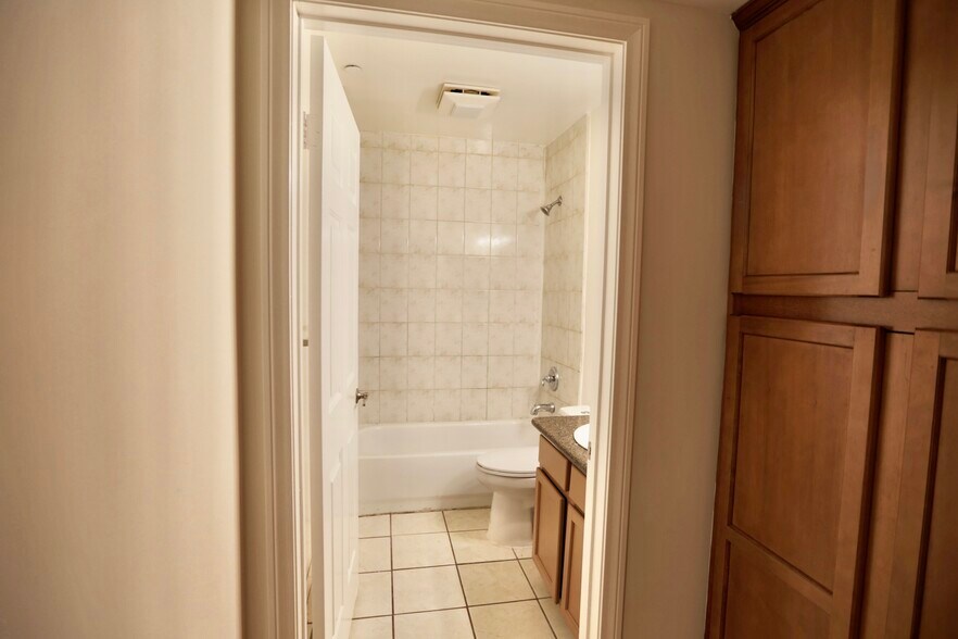 More Photos Of 14317 Friar St, Van Nuys Apartments For Sale