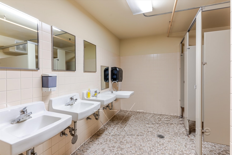 More Photos Of 17 Market Sq, Knoxville Storefront Retail Office For Sale