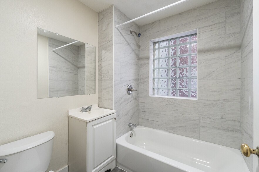 More Photos Of 4121-4123 Walnut St, Kansas City Apartments For Sale