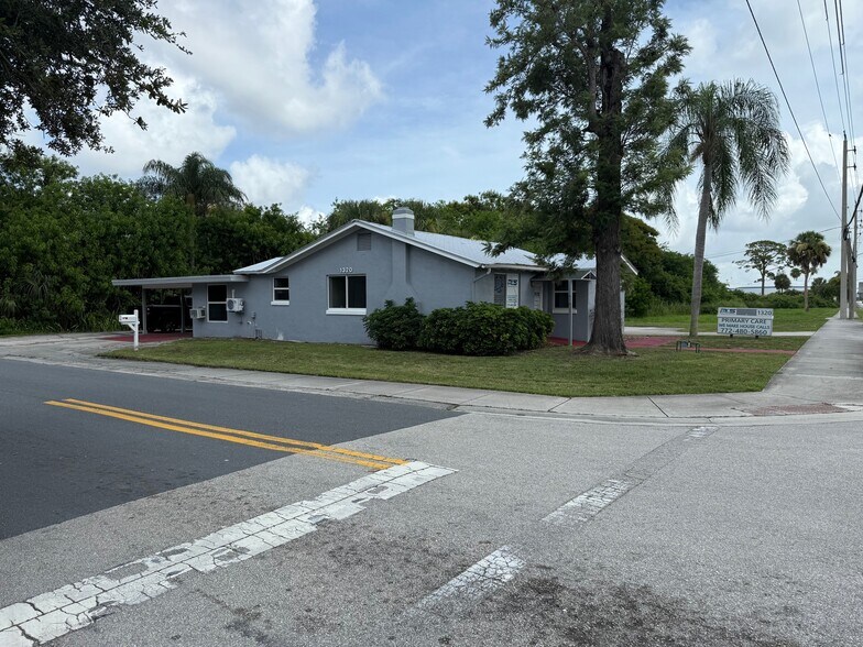 More Photos Of 1320 SE Palm Beach Rd, Stuart Medical For Sale