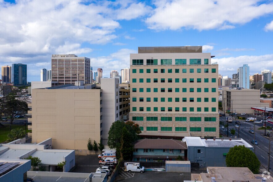 More Photos Of 1401 S Beretania St, Honolulu Office For Lease