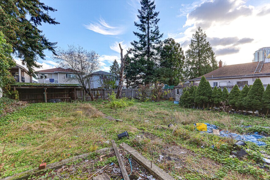 More Photos Of 7474 Edmonds St, Burnaby Storefront For Sale